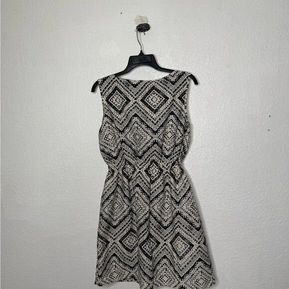 Woman’s Speed Control Black and White Geometric Mini Dress Size M - Picture 4 of 4